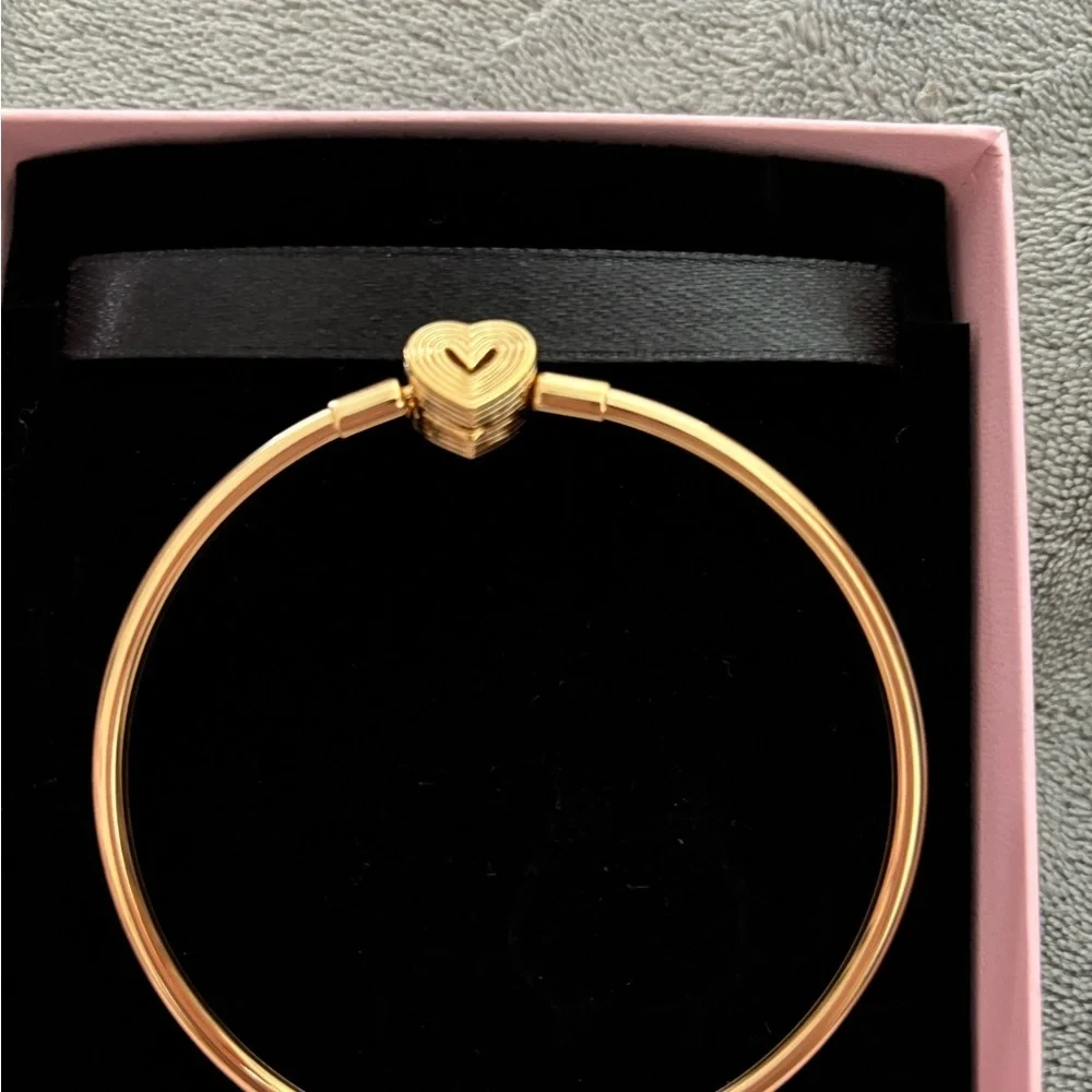 Pandora Gold Heart Bangle - Picture 5 of 5